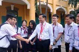 Thứ trưởng Nguyễn Văn Phúc chúc sĩ tử TP. HCM thi tốt