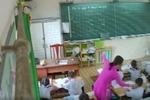 Cô giáo đánh, véo tai trẻ tiếp tục bị đình chỉ thêm 30 ngày