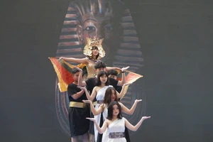 Bất ngờ HS hóa thân Hai Bà Trưng, Võ Tắc Thiên, vua Bảo Đại