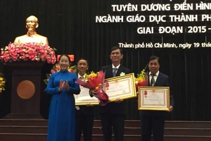 Trao huân chương Lao động hạng Ba cho 3 nhà giáo TP.HCM