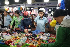 TP.HCM: Hàng ngàn công nhân tham gia phiên chợ nghĩa tình 