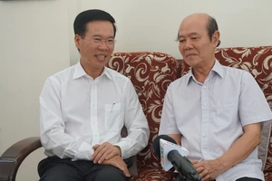 Ông Võ Văn Thưởng chúc tết NSND Đinh Bằng Phi, GS Lê Ngọc Trà