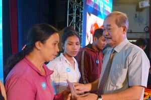 Vòng tay yêu thương hỗ trợ công nhân bị bệnh hiểm nghèo