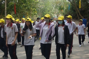 Học sinh trường THPT Việt Nhật trong một chuyến đi ngoại khóa