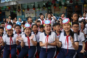 Học sinh trường Tiểu học Nguyễn Thị Minh Khai, quận Gò Vấp trong một hoạt động ngoại khóa