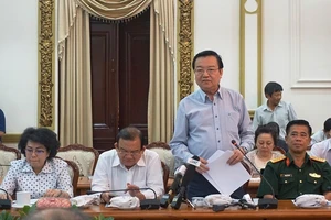 Nhiều trường đang tiến hành tập huấn cho giáo viên về các phương pháp dạy online