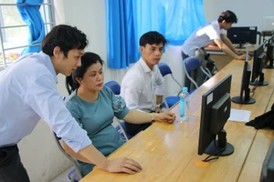 Trong thời gian nghỉ học, phương pháp dạy online được nhiều trường áp dụng