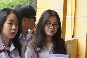 Trường học yên tâm khi Bộ nói sẽ công bố đề thi minh họa 