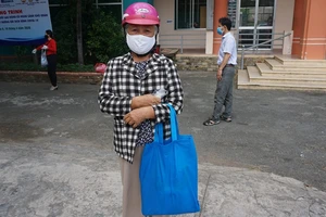 'May có gạo ăn đỡ chứ thời gian này vất vả lắm!'