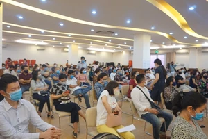 Bị phản đối học phí, Trường Việt Úc gửi thư đến từng phụ huynh