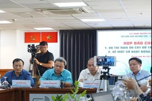 TP.HCM: Họp báo vụ cây đổ trong trường, đè nhiều học sinh