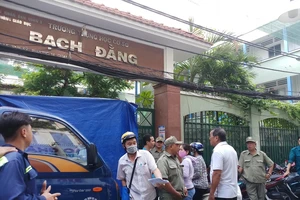 Ngôi trường nơi xảy ra sự việc cây bật gốc đổ xuống sân trường khiến một học sinh tử vong và nhiều học sinh bị thương. Ảnh: NGUYỄN QUYÊN