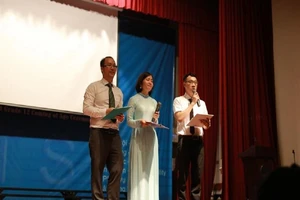 Cô giáo nhắn gửi học trò: 'Ổn định trong thế giới bất định'