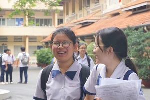 Đề thi Toán không chuyên vào lớp 10 Phổ thông Năng khiếu