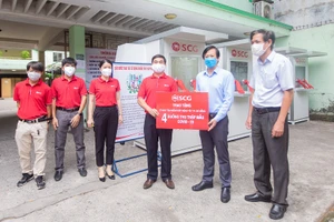 Trao tặng 4 phòng áp lực dương kháng khuẩn di động cho Đà Nẵng