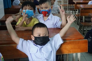 Cảm xúc trái chiều của học sinh lớp 1 trong ngày tựu trường