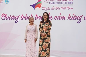 Nghệ sĩ Phi Điểu, Kim Xuân truyền cảm hứng áo dài cho HS