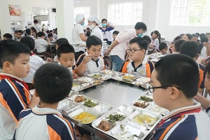 Sau vụ bữa ăn bán trú, quận 9 sẽ kiểm tra bếp ăn các trường