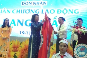 Ngôi trường 100 tuổi nhận Huân chương Lao động hạng Nhất