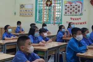 Dịch COVID-19: Các trường kiểm tra cuối học kỳ 1 ra sao?