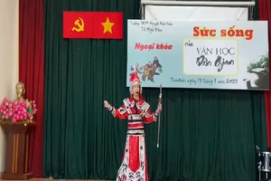 Nam sinh gây bất ngờ khi hát cải lương trong chuyên đề Ngữ văn