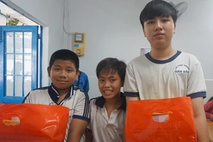 Lớp học cho trẻ nghèo của cô Hoa : 'Tui mừng cho tụi nhỏ!'