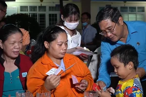 Tết sum vầy cho 250 gia đình công nhân khó khăn tại TP.HCM