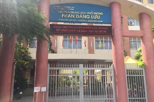 TP.HCM: Hai nữ sinh đánh nhau, cả lớp ngồi nhìn