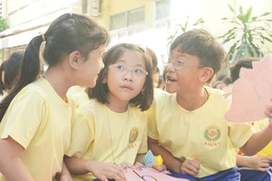 Học sinh TP.HCM tạm dừng đến trường từ 10-5, trừ lớp 9, 12