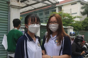 Thí sinh tự tin bước vào thi môn cuối cùng 