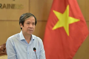 Bộ trưởng Bộ GD&ĐT: Cần chấm dứt học theo văn mẫu, bài mẫu