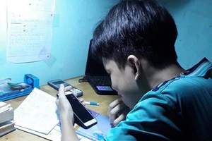 Lần đầu tiên học sinh TP.HCM tựu trường online 