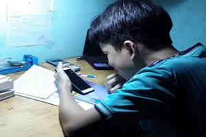 TP.HCM: Hàng chục ngàn học sinh gặp khó khi học trực tuyến