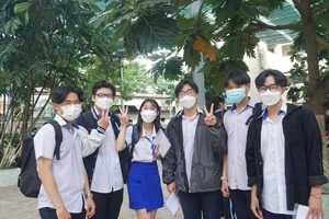 Thí sinh hào hứng đoán đề Văn, mong gặp 'ông lái đò mãi đỉnh'