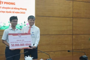 Sở GD&ĐT TP.HCM thưởng nóng 150 triệu đồng cho HCV Olympic Hóa học quốc tế 