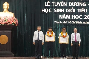 TP.HCM tuyên dương, khen thưởng 486 học sinh giỏi tiêu biểu 
