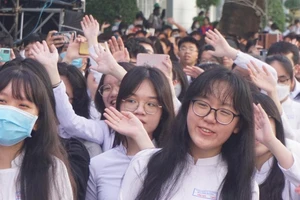 Học sinh TP.HCM nghỉ Tết 9 ngày, phụ huynh người đồng tình người than ít