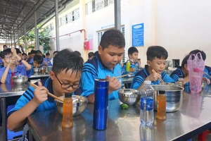 TP.HCM nghiêm cấm trường học nhận hoa hồng từ bữa ăn bán trú