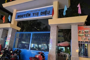 TP.HCM: Thực hư giáo viên nước ngoài bị cho nghỉ việc vì bảo vệ học sinh