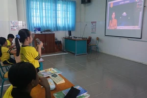 Độc đáo lớp học ảo tiếng Anh ở xã đảo Thạnh An 