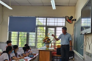 Học sinh TP.HCM đăng ký thi vào lớp 10 qua app