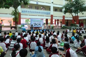 Phụ huynh bị truy thu hơn 13 triệu đồng: Nhà trường, phòng GD&ĐT nói gì?