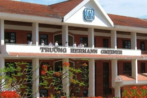 TP.HCM: Giám thị yêu cầu 8 nam sinh cởi đồ để kiểm tra thuốc lá