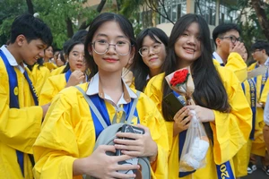 Học sinh Nguyễn Gia Thiều: Trong mắt thầy là cả bầu trời yêu thương!