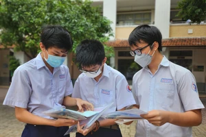 Thầy hiệu trưởng gửi thư chúc mừng học sinh đậu vào lớp 10