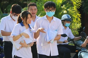 Phổ điểm thi tốt nghiệp 2023: Điểm 10 tăng mạnh, nhất là môn giáo dục công dân 