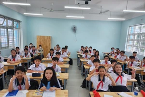 Bí thư Nguyễn Văn Nên: Ngành giáo dục nghiên cứu đề xuất chính sách về thu nhập giáo viên