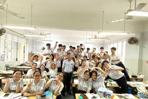 Thành tích khủng của một trường ở TP.HCM: Ba lớp học có gần 100% học sinh đỗ trường Y