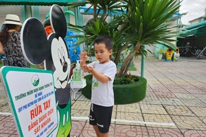 Bệnh đau mắt đỏ diễn biến phức tạp, Sở GD&ĐT TP.HCM ra văn bản hoả tốc