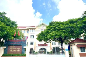 Nhà trường nói về việc 1 phó hiệu trưởng tát học sinh vì hút thuốc lá điện tử